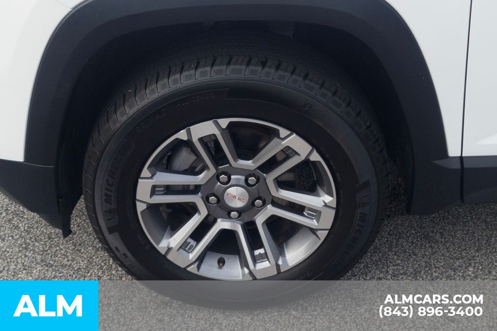 Used 2025 White GMC Elevation image 12