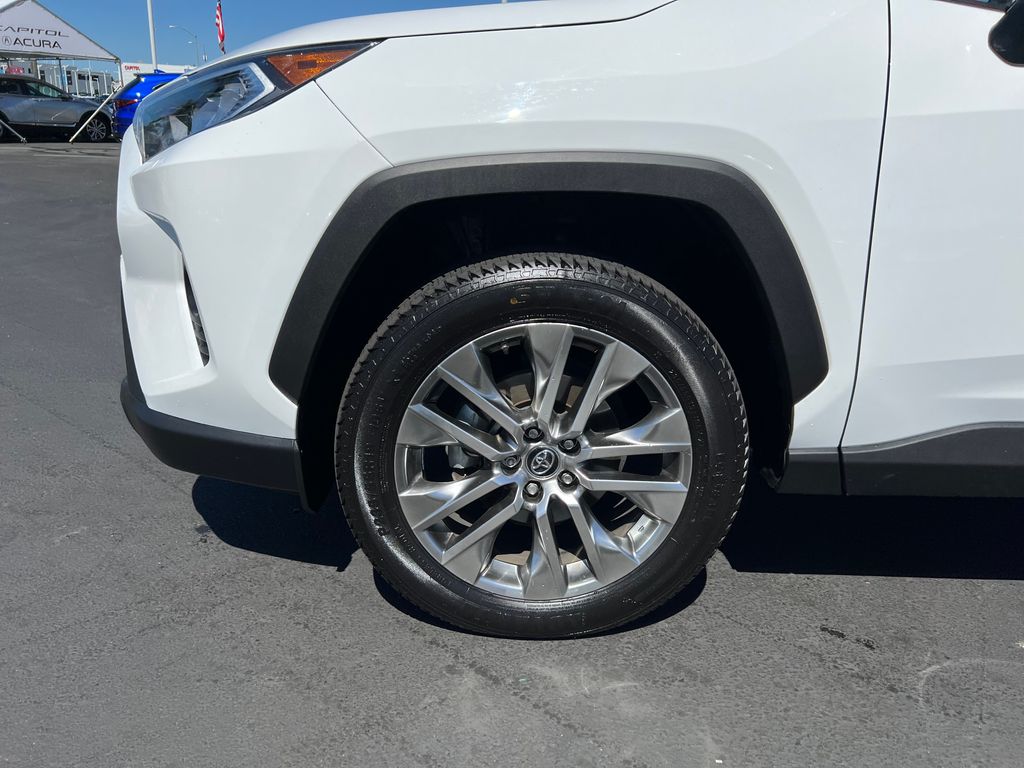 2019 Toyota RAV4 XLE Premium 5