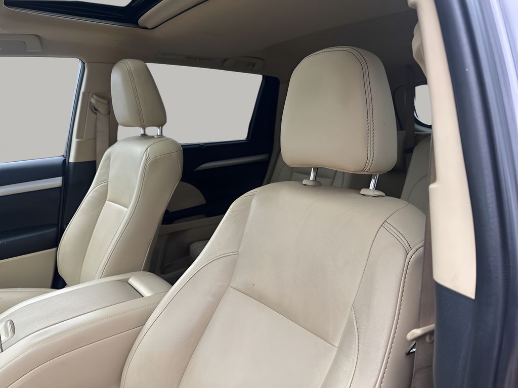 Used Car 2019 Toyota Highlander  Xle For Sale Under $25,000 In Austin, Texas