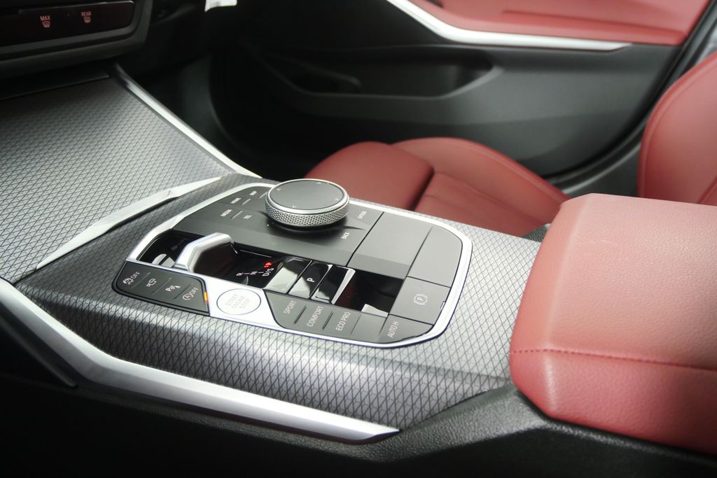 Thumbnail: 2025 BMW 3 Series - 24