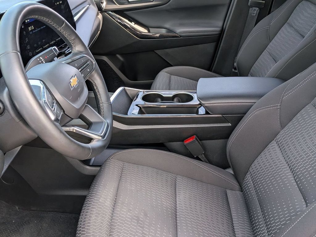 2025 Chevrolet Equinox LT - Photo 12