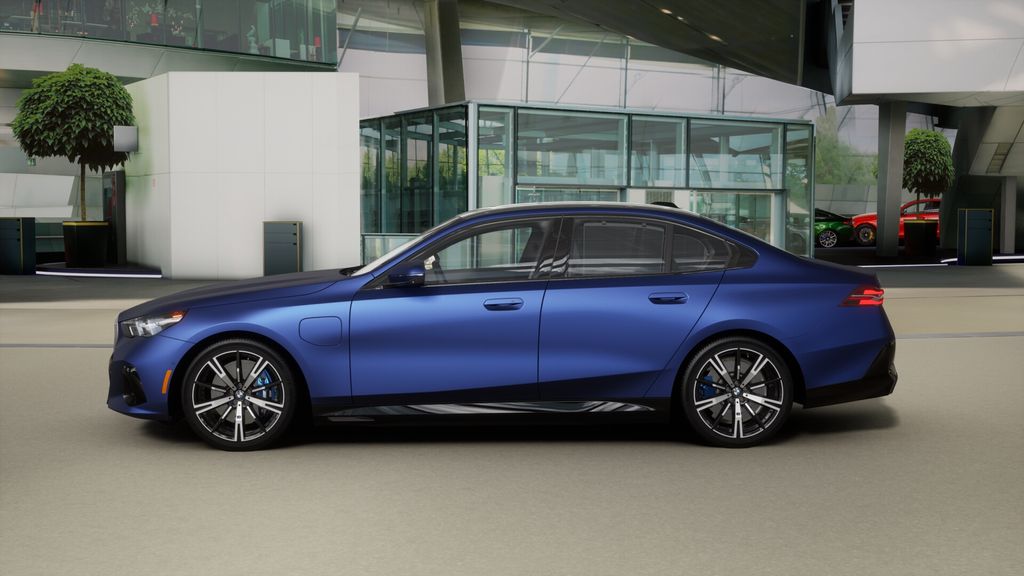 Thumbnail: 2026 BMW 5 Series - 4