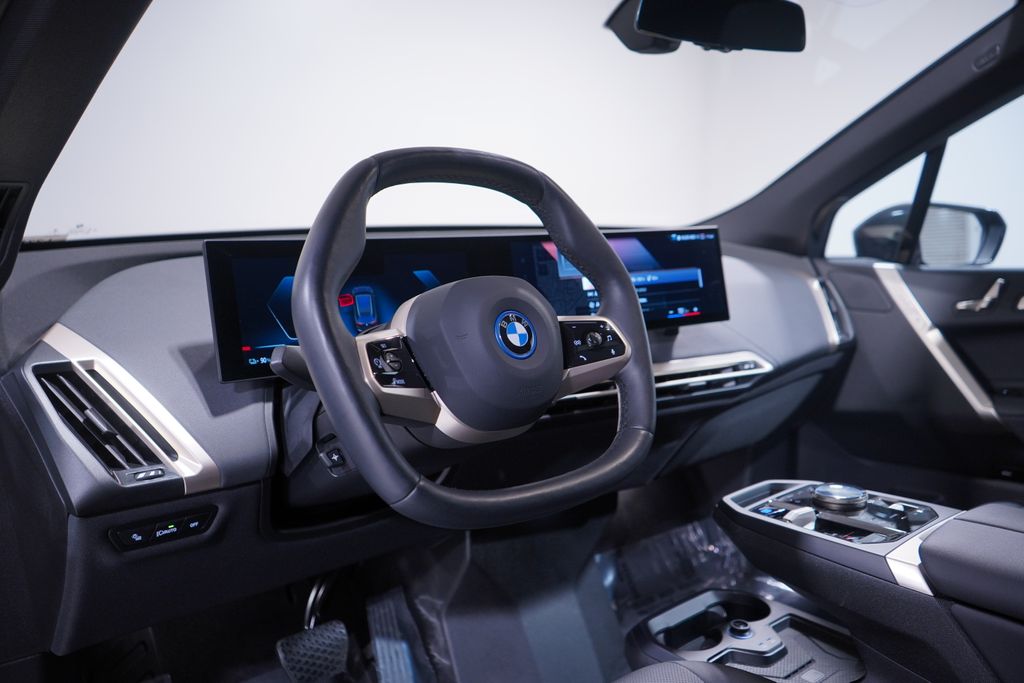 Thumbnail: 2023 BMW iX - 6