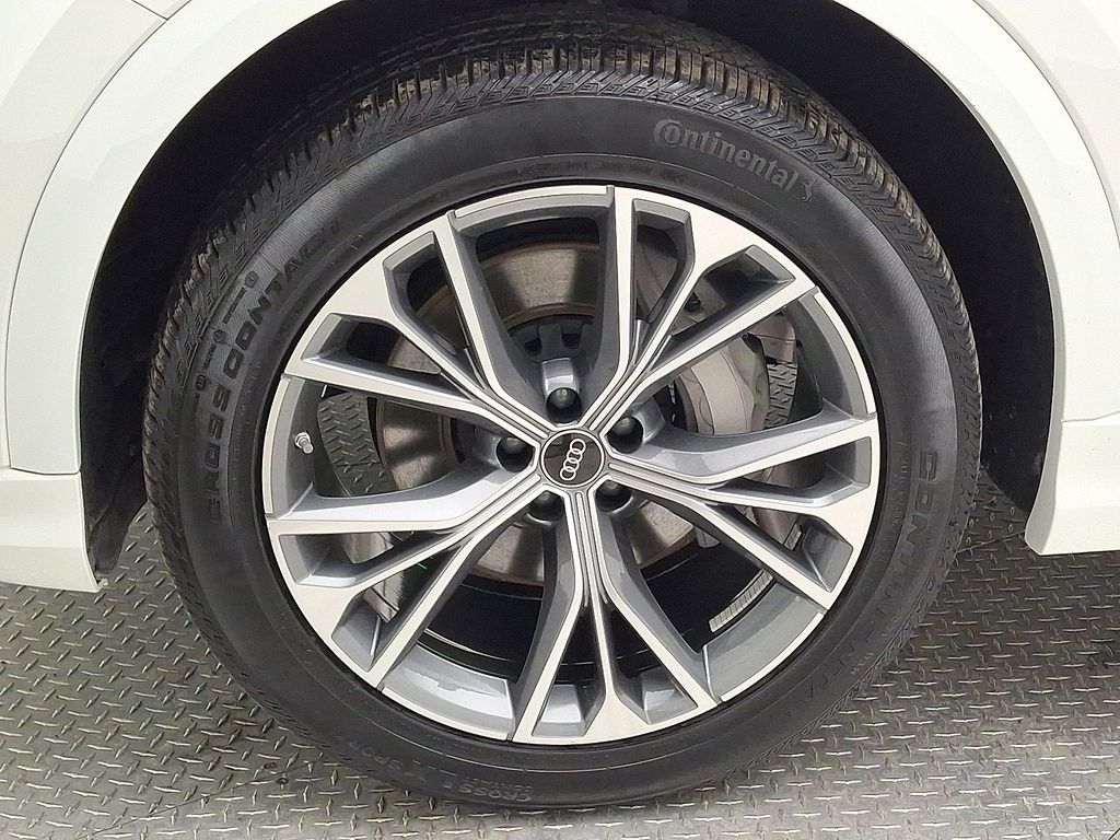 Thumbnail: 2023 Audi Q8 - 8