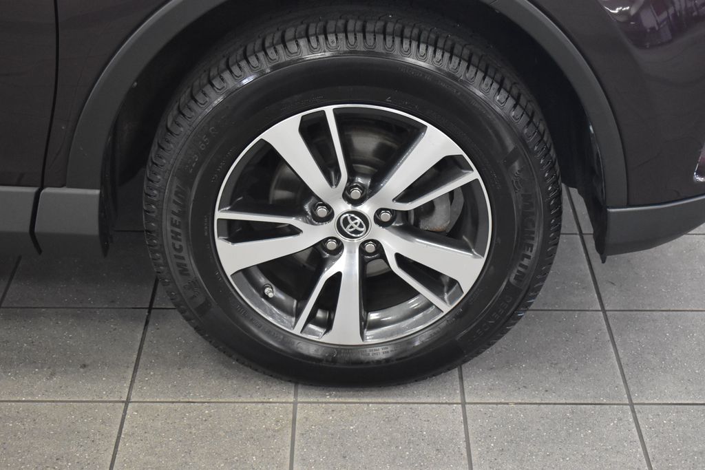 2018 Toyota RAV4 XLE 12
