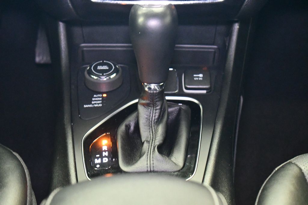 Thumbnail: 2023 Jeep Cherokee - 17