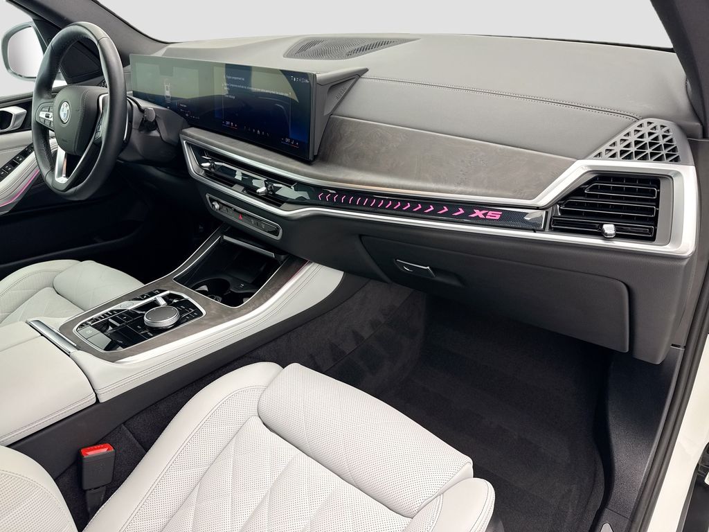 Thumbnail: 2026 BMW X5 - 16