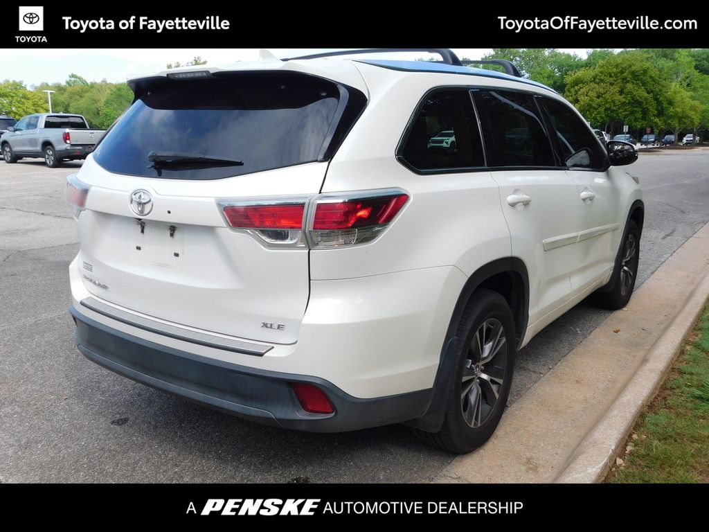 Thumbnail: 2016 Toyota Highlander - 4