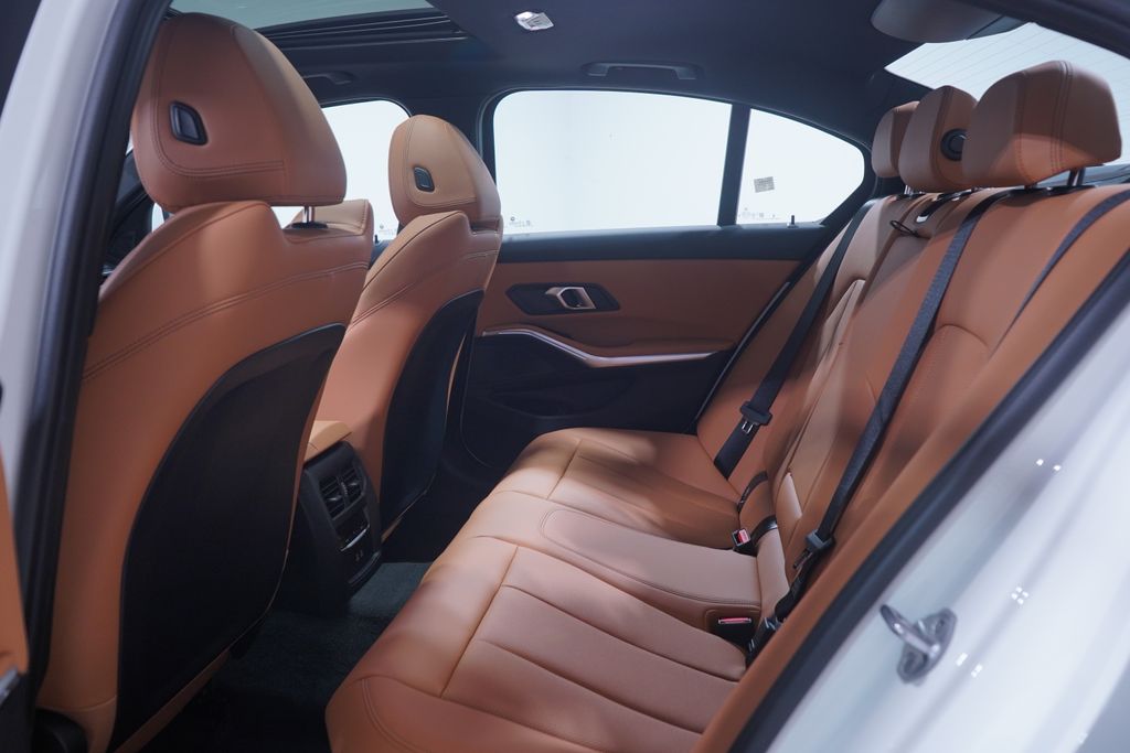 2025 BMW 3 Series 330i 9