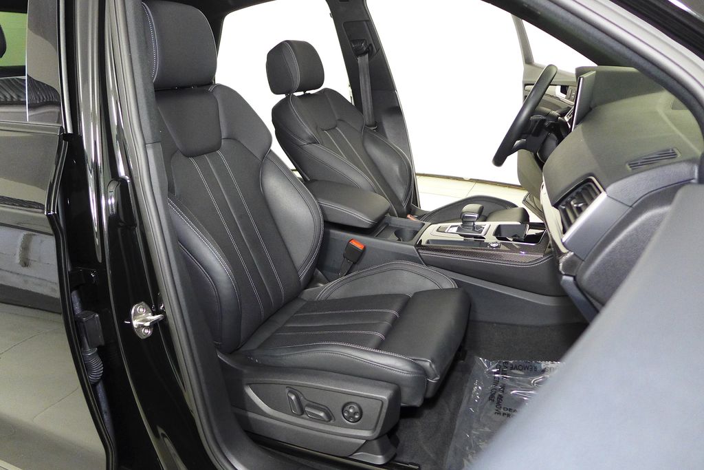 Thumbnail: 2023 Audi SQ5 - 19