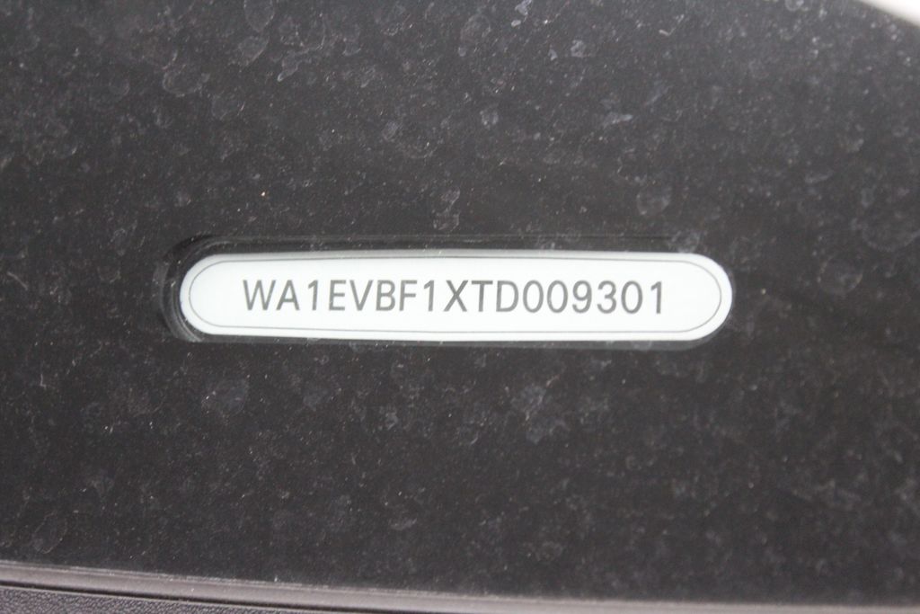 Thumbnail: 2026 Audi Q8 - 15