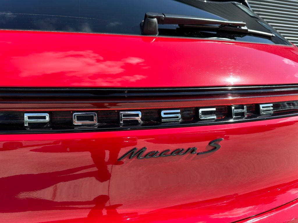 Thumbnail: 2020 Porsche Macan - 12