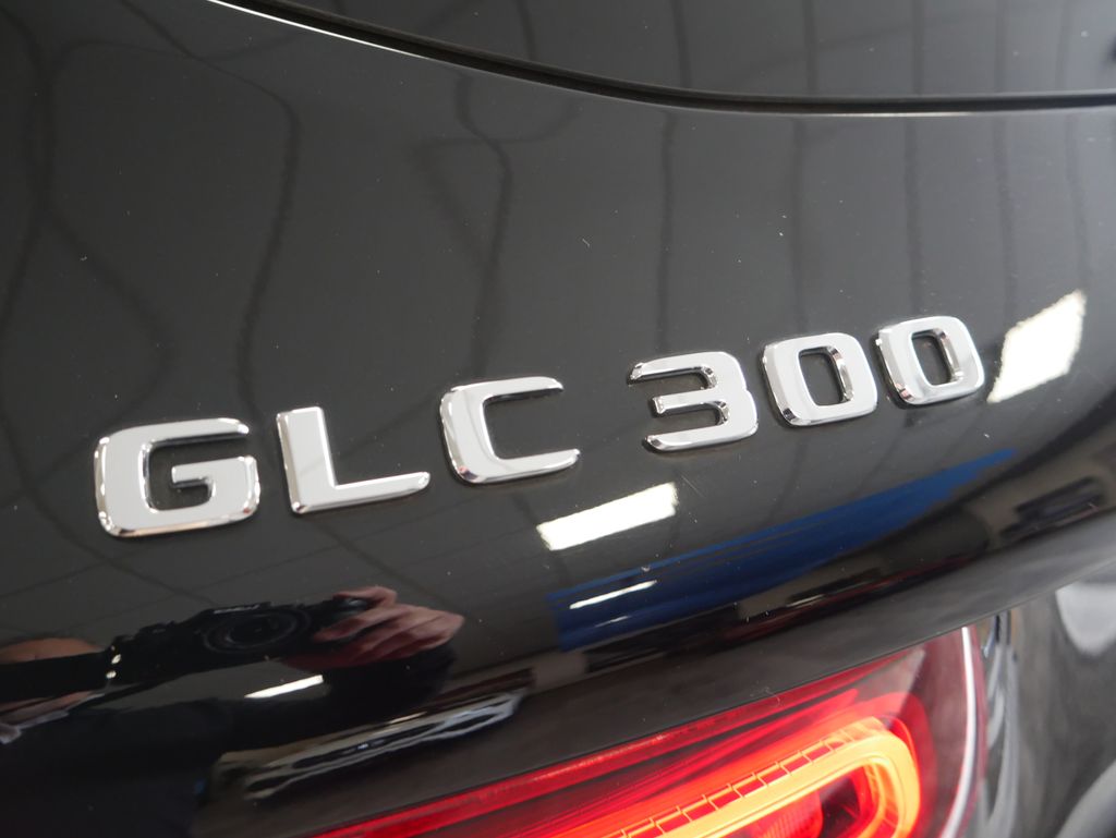 Thumbnail: 2022 Mercedes-Benz GLC - 9