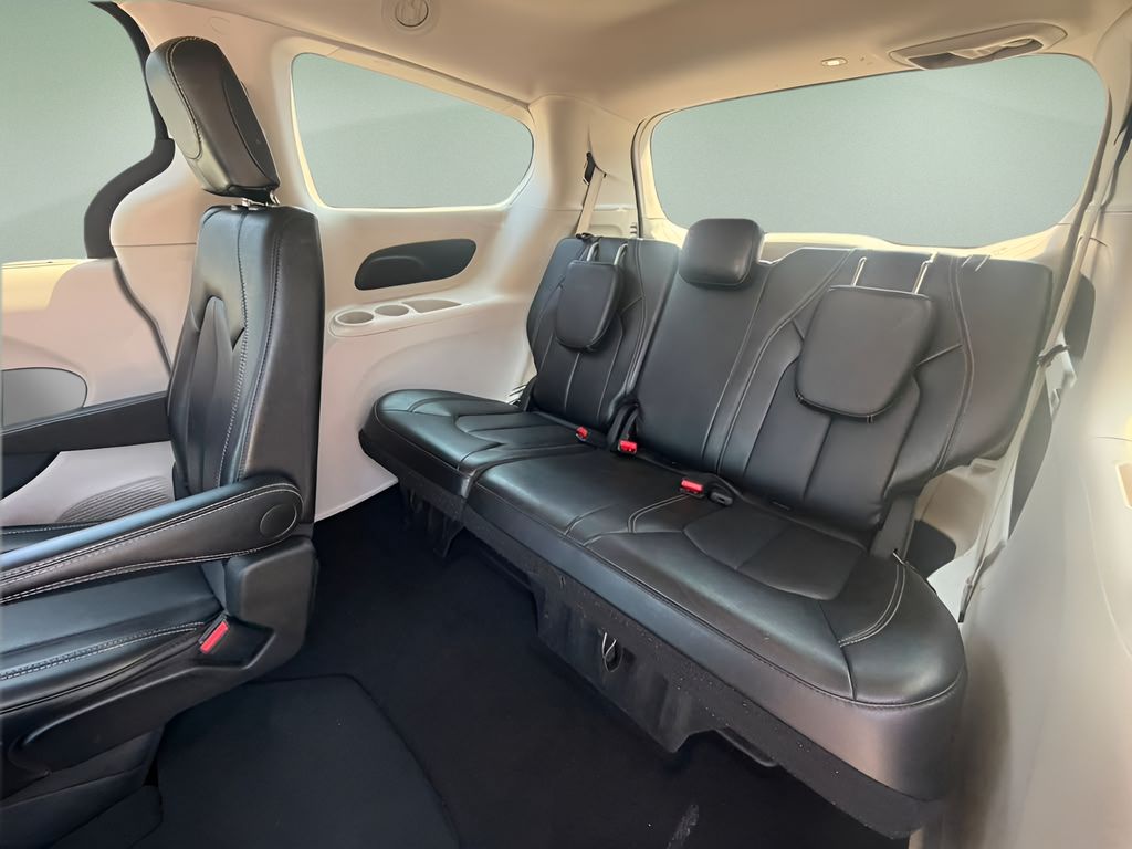 Used 2024 Chrysler Pacifica Van