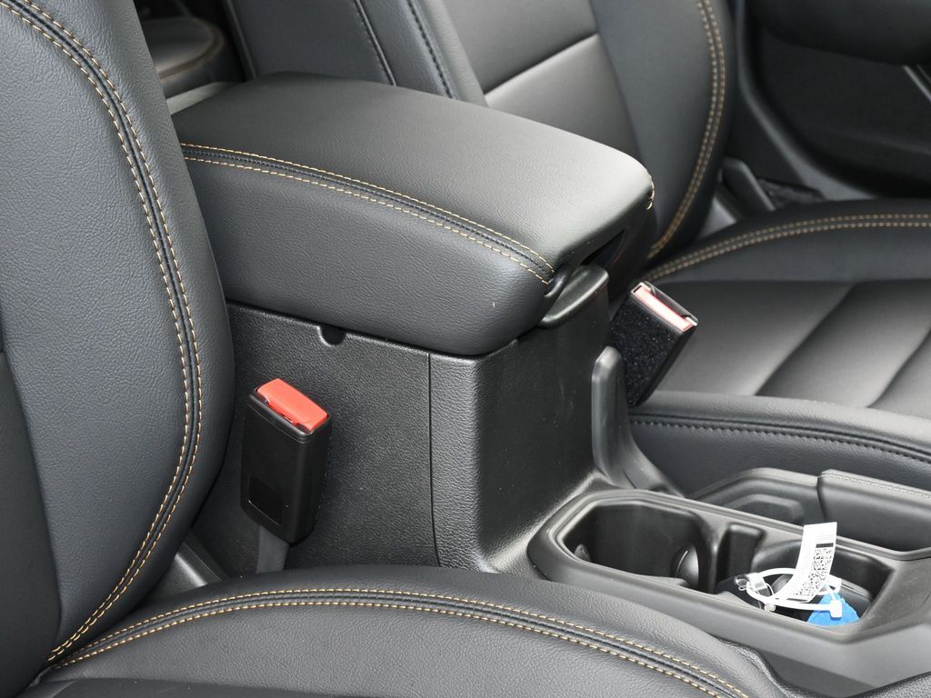 New 2026 Granite Crystal Metallic Clearcoat Jeep Sahara image 38