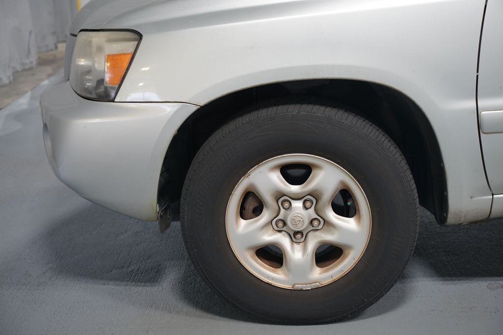 Thumbnail: 2004 Toyota Highlander - 5