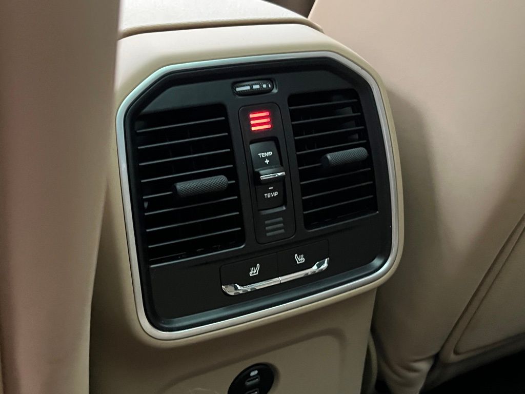 Thumbnail: 2025 Porsche Macan - 31