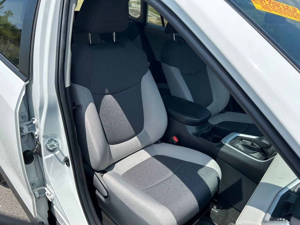 2023 Toyota RAV4 XLE 15