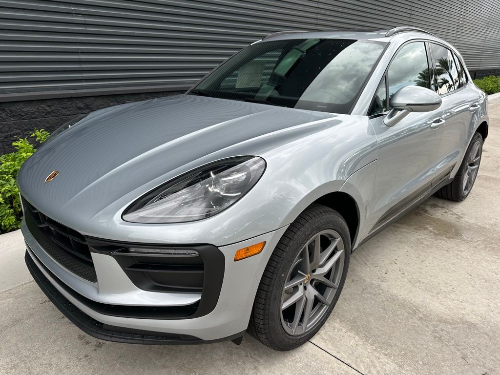 Thumbnail: 2025 Porsche Macan - 6