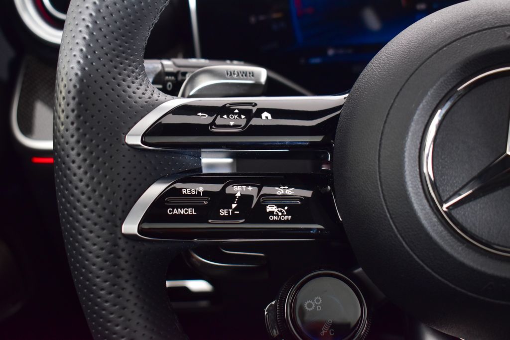 Thumbnail: 2025 Mercedes-Benz GLC - 16