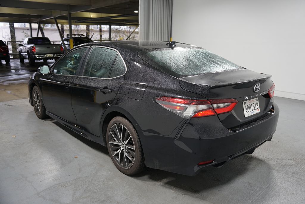 2022 Toyota Camry SE 6