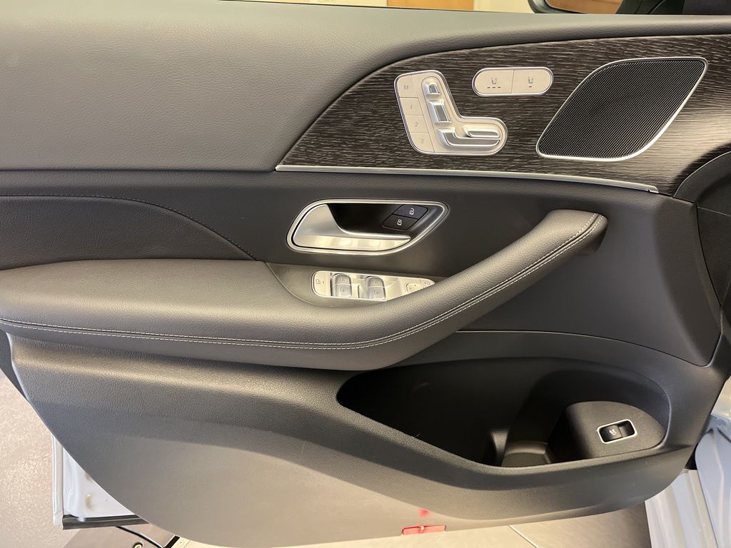 Thumbnail: 2026 Mercedes-Benz GLE - 11