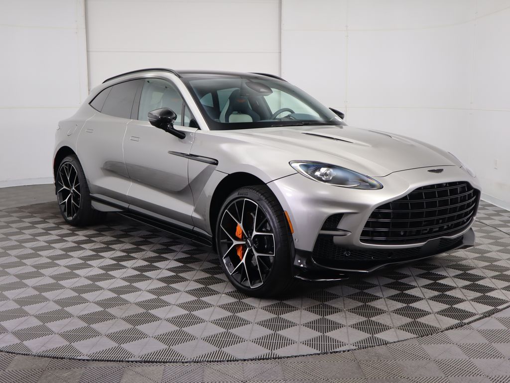 2025 Aston Martin DBX 707 3