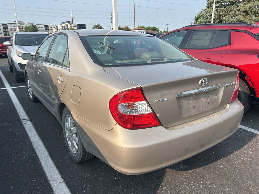 2004 Toyota Camry LE 2
