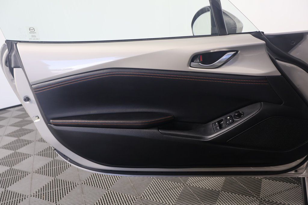 Thumbnail: 2023 Mazda MX-5 Miata - 12