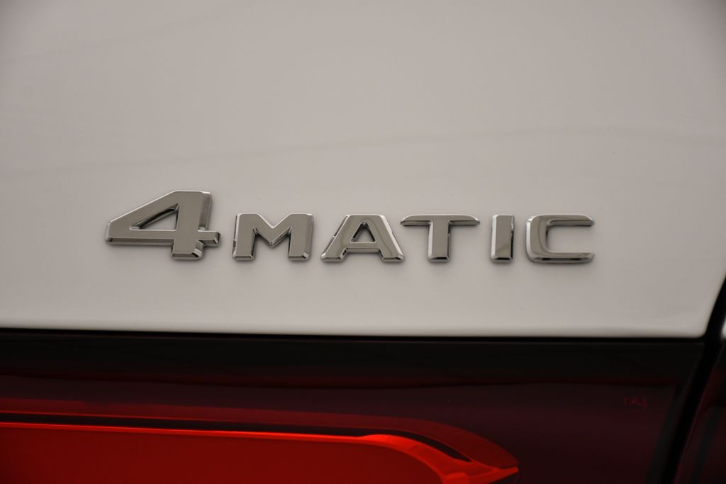 Thumbnail: 2025 Mercedes-Benz GLC - 10