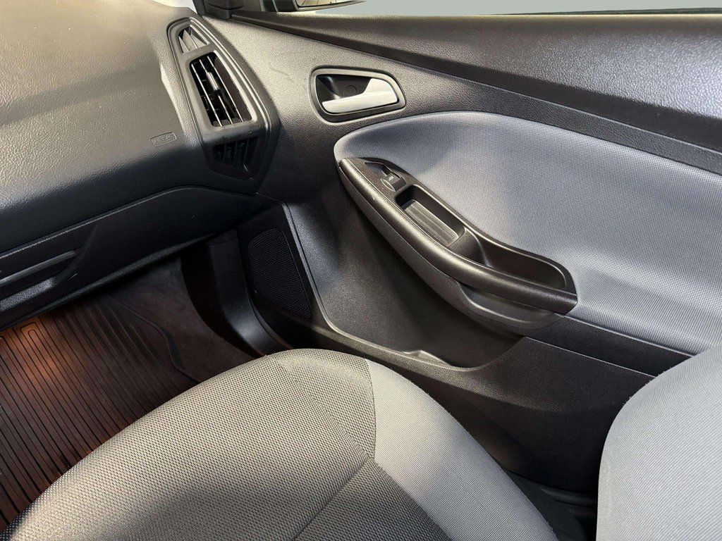 Used 2014 Tuxedo Black Metallic Ford SE image 20