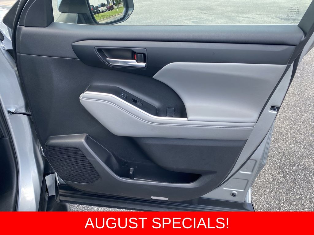 Used 2023 Toyota Highlander SUV