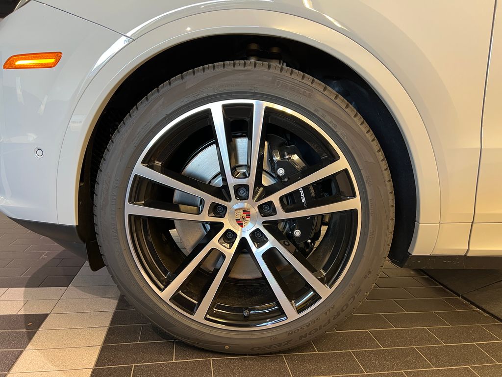 Thumbnail: 2026 Porsche Cayenne - 11