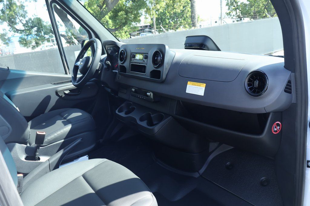 Thumbnail: 2025 Mercedes-Benz Sprinter - 5