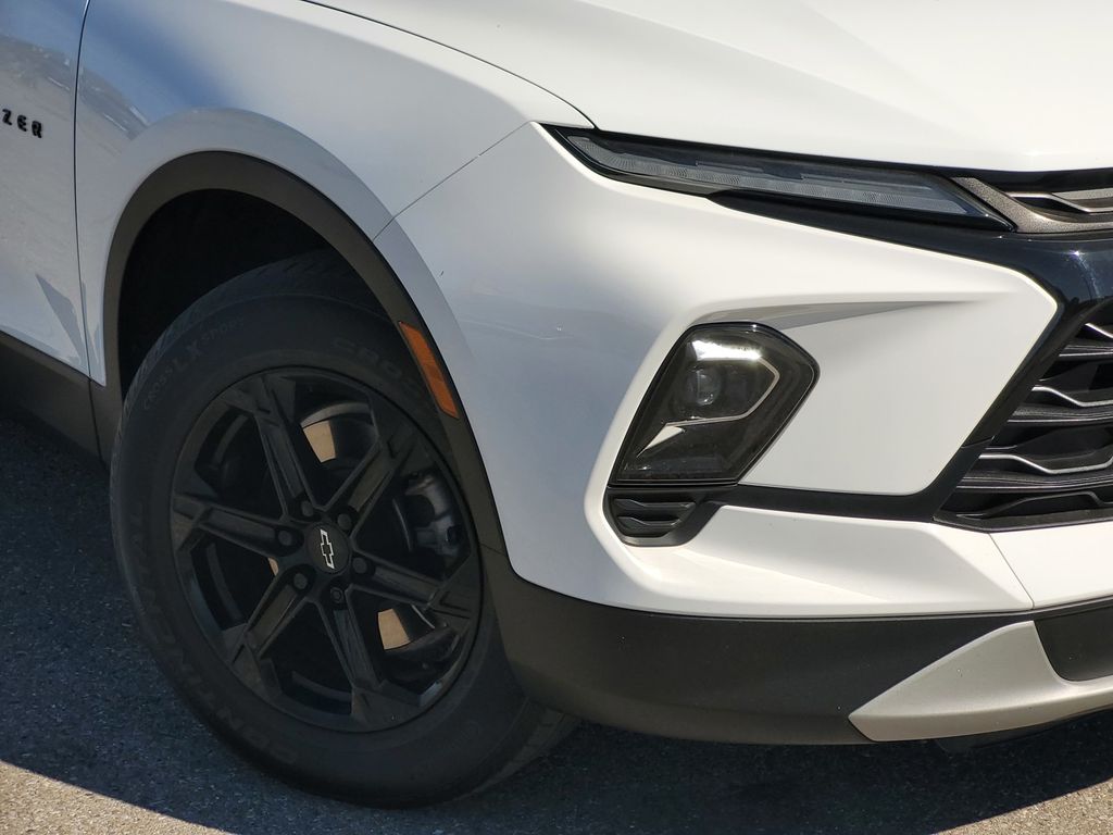 Used 2023 White Chevrolet LT image 9