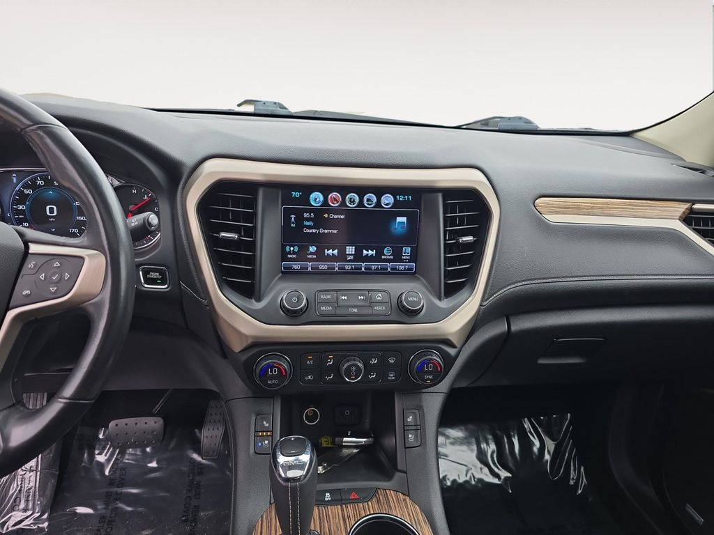 2019 GMC Acadia Denali 23