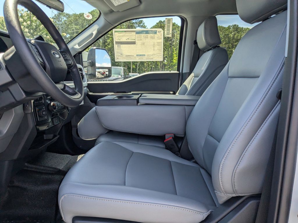 2025 Ford F-350 Super Duty XL