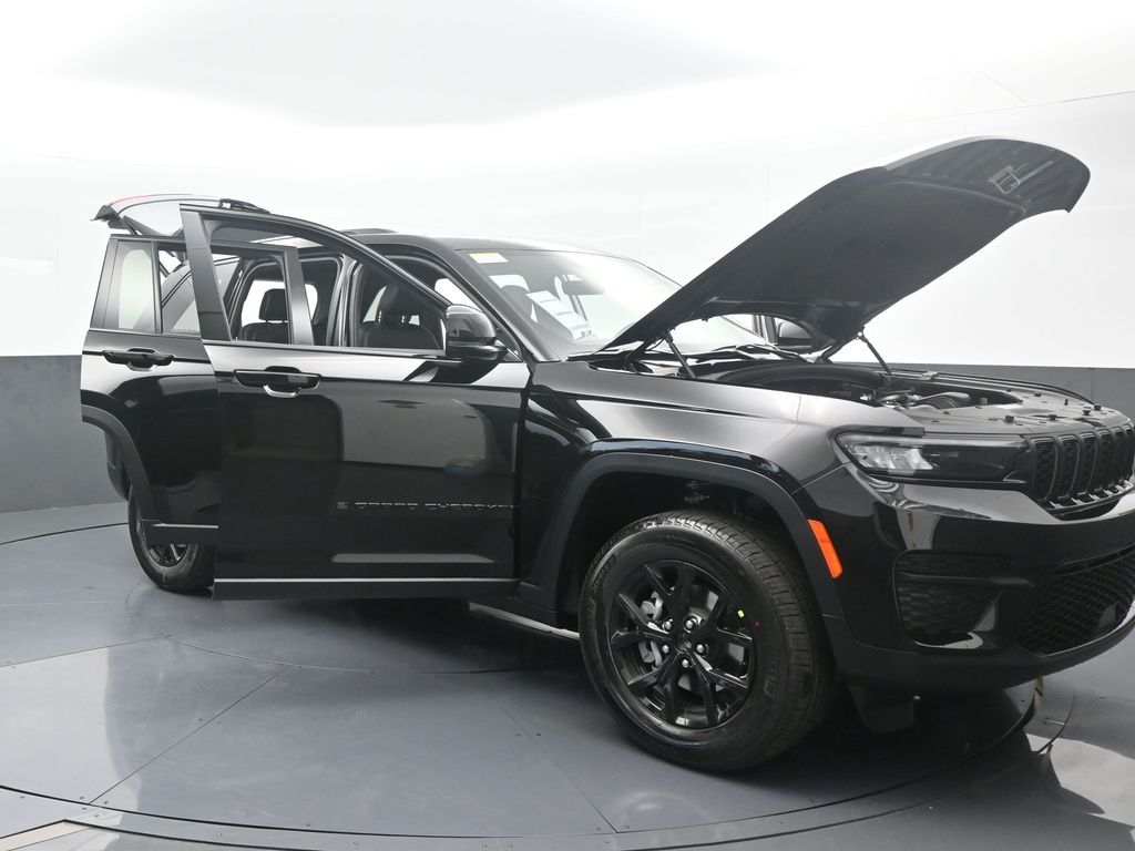 New 2025 Diamond Black Crystal Pearlcoat Jeep Altitude image 66