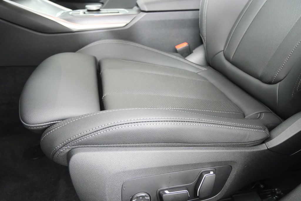 Thumbnail: 2025 BMW i4 - 10