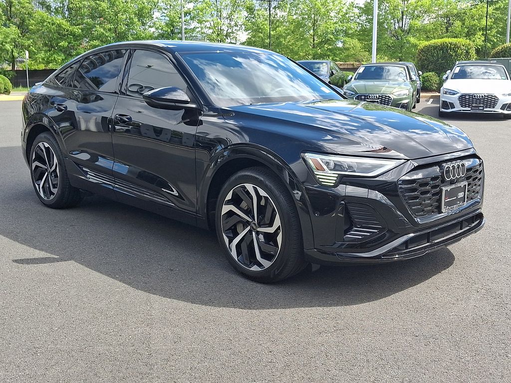 Thumbnail: 2024 Audi Q8 e-tron - 3