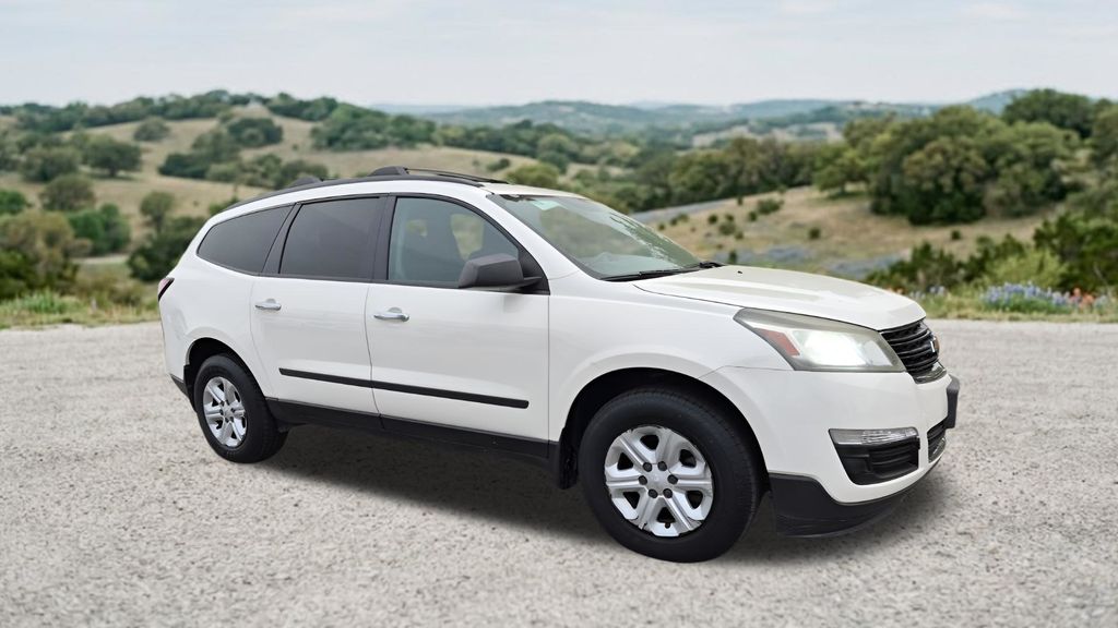 White 2015 Chevrolet Traverse LS FWD SUV / Crossover Front-Wheel Drive 6-Speed Automatic