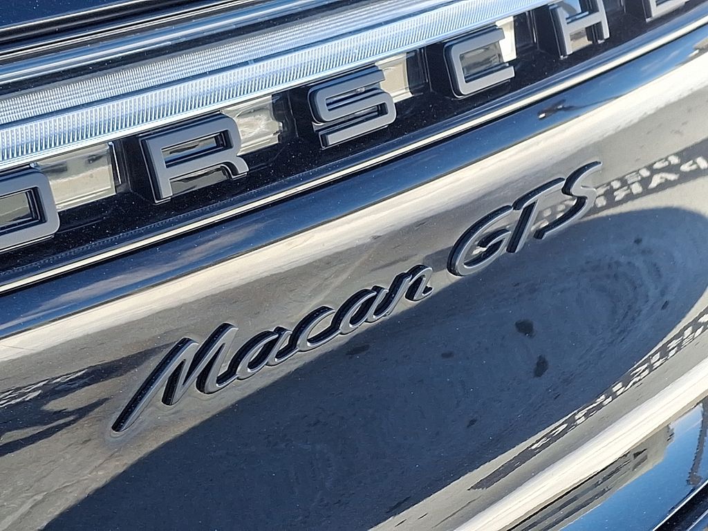 Thumbnail: 2026 Porsche Macan - 25