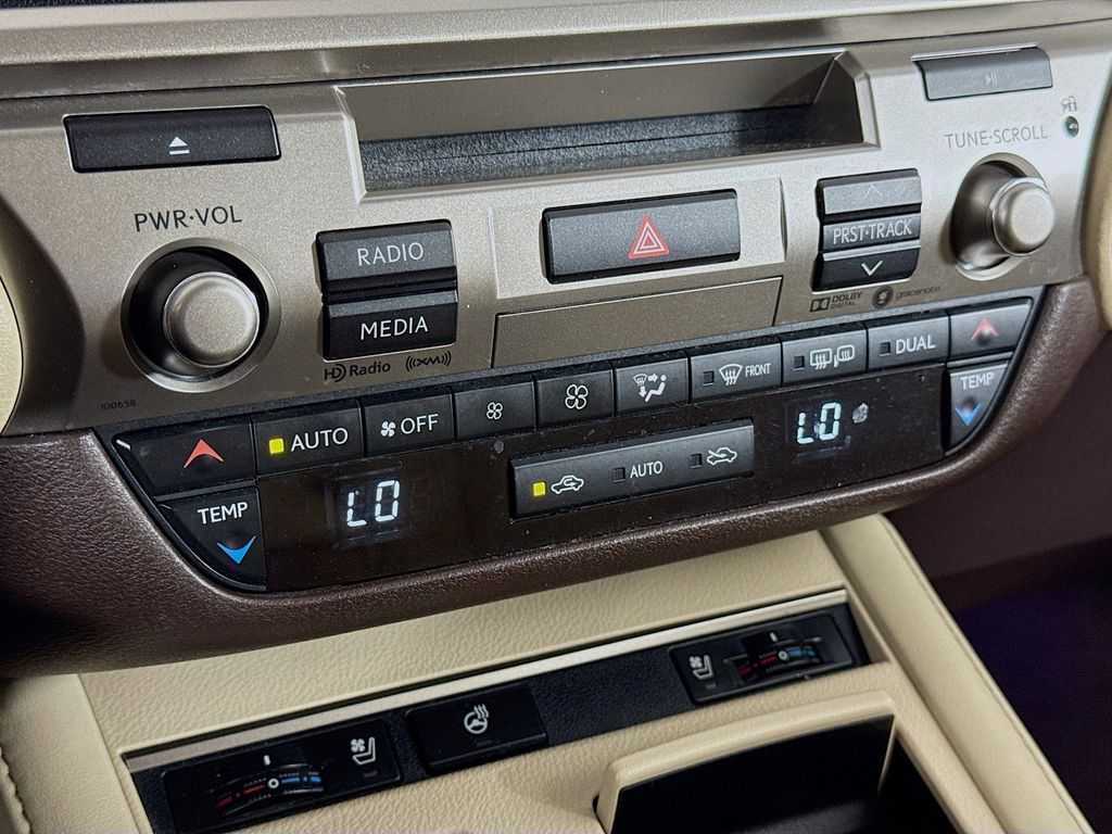 Thumbnail: 2017 Lexus ES - 16