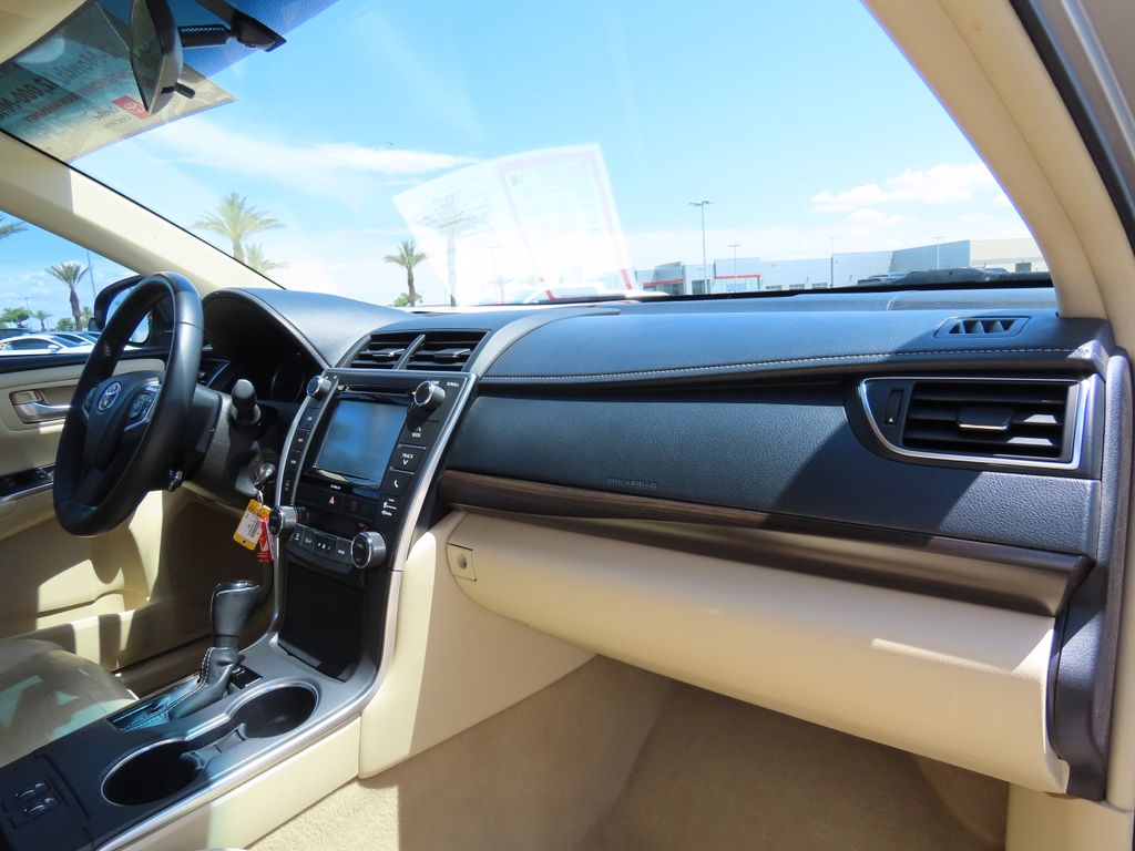 2017 Toyota Camry XLE 17