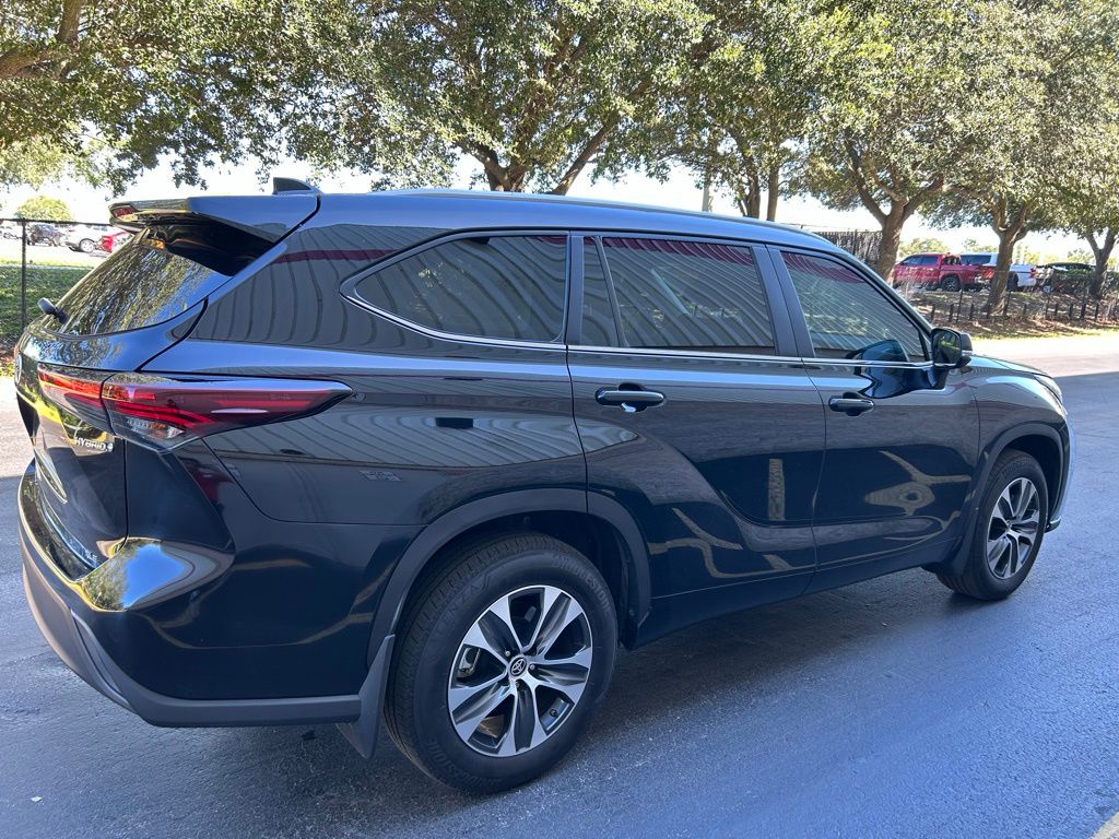 Thumbnail: 2024 Toyota Highlander - 5