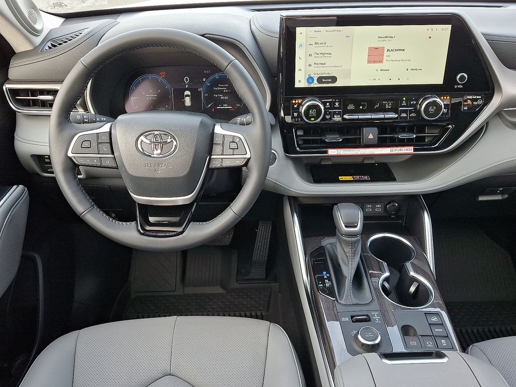 Thumbnail: 2026 Toyota Highlander - 12