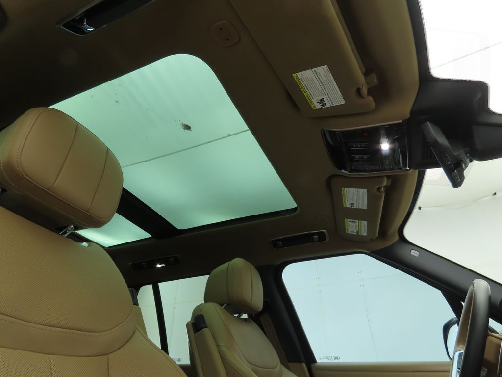 Thumbnail: 2023 Land Rover Range Rover - 18