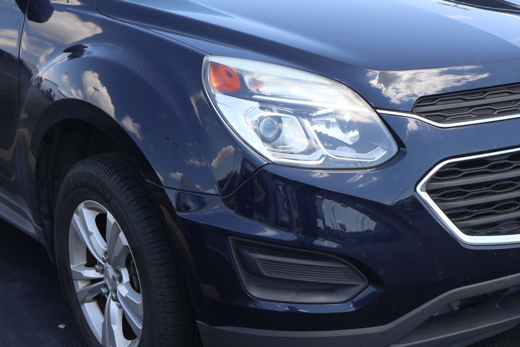 Thumbnail: 2017 Chevrolet Equinox - 4