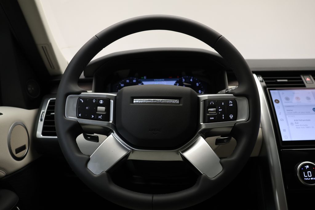 Thumbnail: 2026 Land Rover Discovery - 17