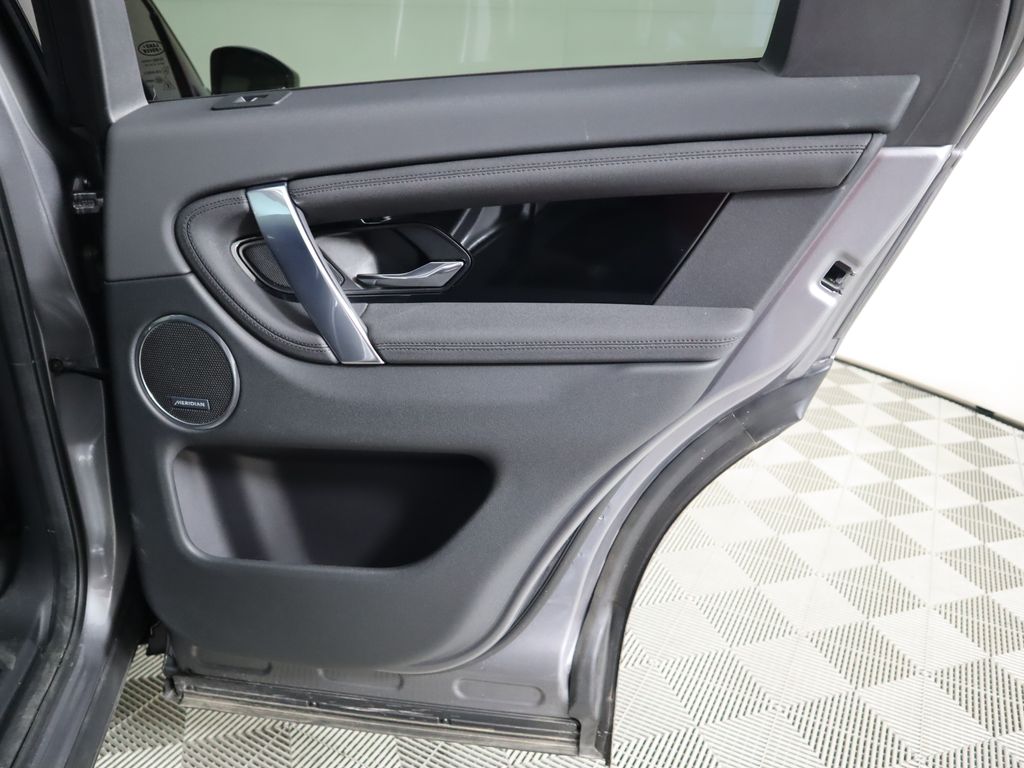 Thumbnail: 2023 Land Rover Discovery Sport - 28
